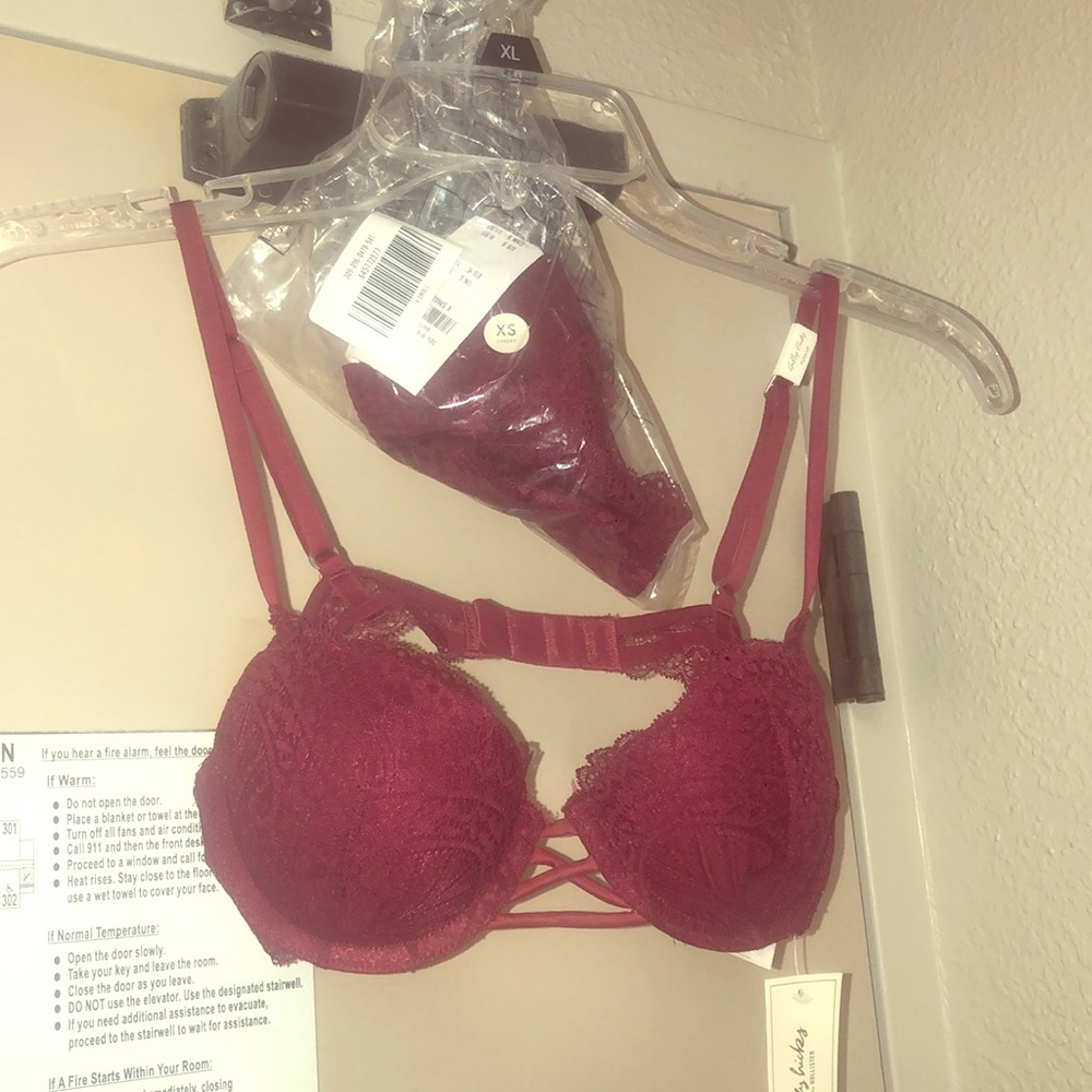 NWT✨ Gilly Hicks bra & panty set